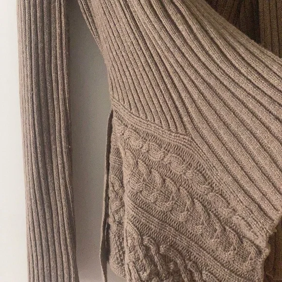 BCBG chunky belted sweater size M - Picture 3 of 7